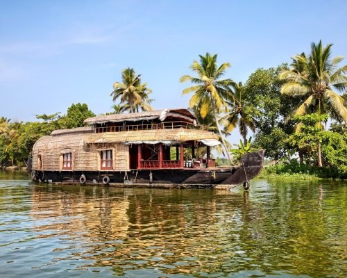 1016846-alleppey-backwaters-kerala